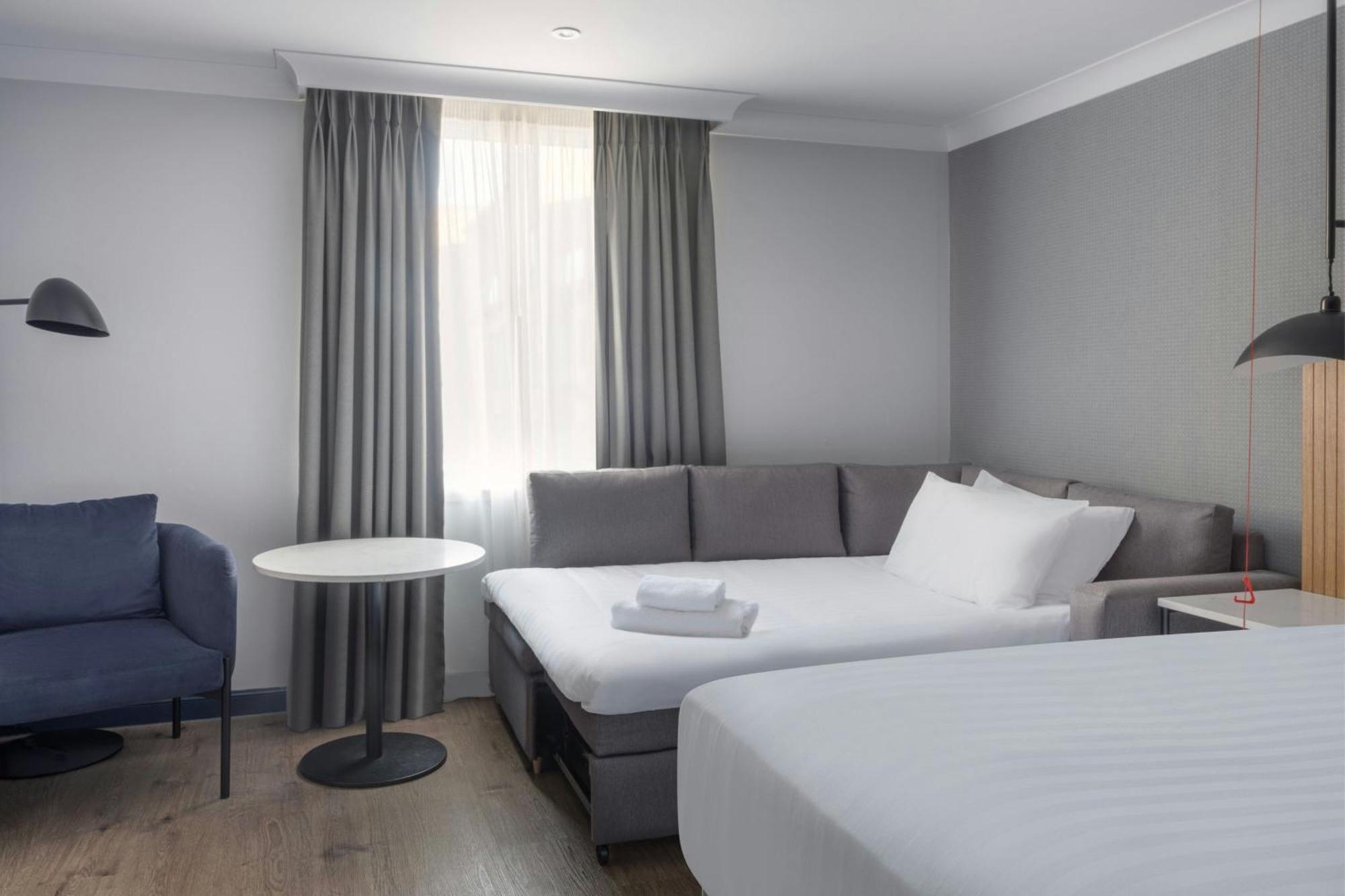 Edinburgh Marriott Hotel Holyrood — Photos 1
